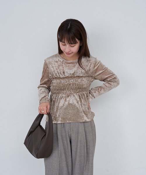 Kastane（カスタネ）の「【4色展開】B ベロアシャーリングトップス（Tシャツ/カットソー・レディース・カーキ/ブラック/アイボリー/ベージュ・FREE）」の9枚目の写真