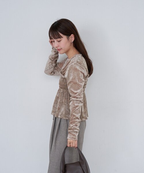 Kastane（カスタネ）の「【4色展開】B ベロアシャーリングトップス（Tシャツ/カットソー・レディース・カーキ/ブラック/アイボリー/ベージュ・FREE）」の8枚目の写真