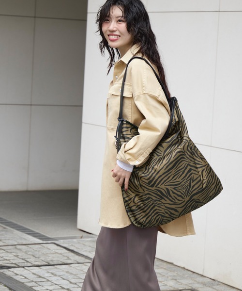 marco masi（マルコマージ）の「【MARCO MASI】ゼブラ柄ナイロンバッグ-NYLON BAG（トートバッグ・レディース・ゼブラ・FREE）」の2枚目の写真