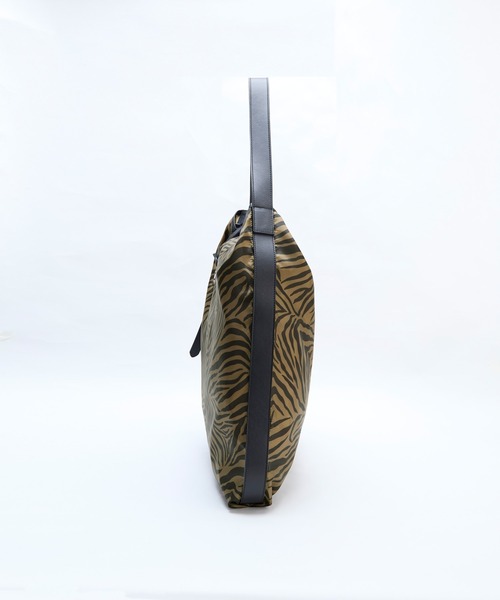 marco masi（マルコマージ）の「【MARCO MASI】ゼブラ柄ナイロンバッグ-NYLON BAG（トートバッグ・レディース・ゼブラ・FREE）」の4枚目の写真