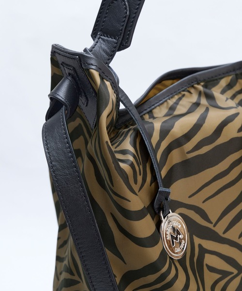 marco masi（マルコマージ）の「【MARCO MASI】ゼブラ柄ナイロンバッグ-NYLON BAG（トートバッグ・レディース・ゼブラ・FREE）」の6枚目の写真