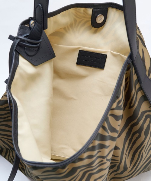 marco masi（マルコマージ）の「【MARCO MASI】ゼブラ柄ナイロンバッグ-NYLON BAG（トートバッグ・レディース・ゼブラ・FREE）」の7枚目の写真