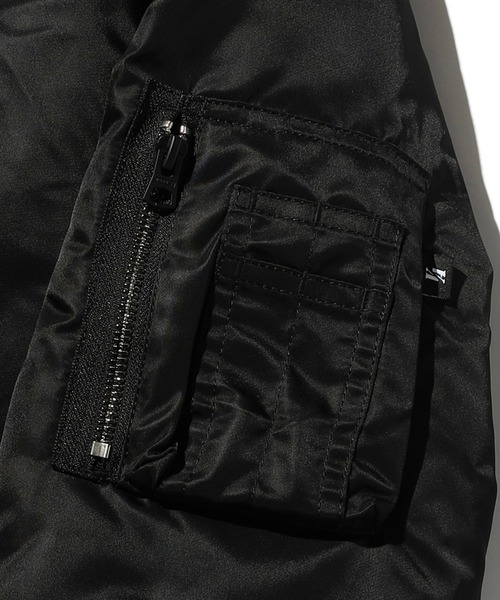 Valley Apparel(バレーアパレル)の「スタジャン風MA-1 フライトナイロンジャケット/フライトジャケット(MA-1・メンズ・シルバー/ブラック・LARGE/X-LARGE/MEDIUM/SMALL)」の8枚目の写真