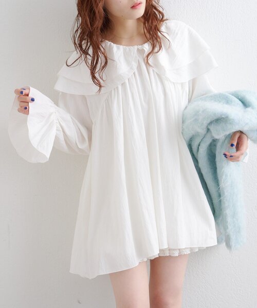 w closet(ダブルクローゼット)の「Wフリルチュニックブラウス(シャツ/ブラウス・レディース・ホワイト/オフホワイト/ブラック・FREE)」の1枚目の写真