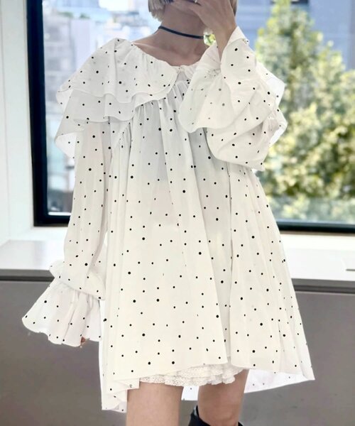 w closet(ダブルクローゼット)の「Wフリルチュニックブラウス(シャツ/ブラウス・レディース・ホワイト/オフホワイト/ブラック・FREE)」の2枚目の写真