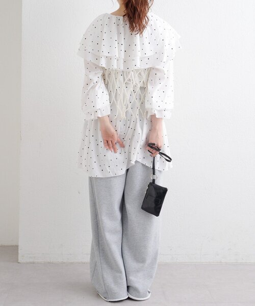 w closet(ダブルクローゼット)の「Wフリルチュニックブラウス(シャツ/ブラウス・レディース・ホワイト/オフホワイト/ブラック・FREE)」の4枚目の写真