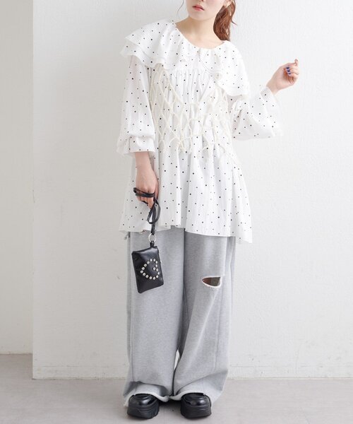 w closet(ダブルクローゼット)の「Wフリルチュニックブラウス(シャツ/ブラウス・レディース・ホワイト/オフホワイト/ブラック・FREE)」の6枚目の写真