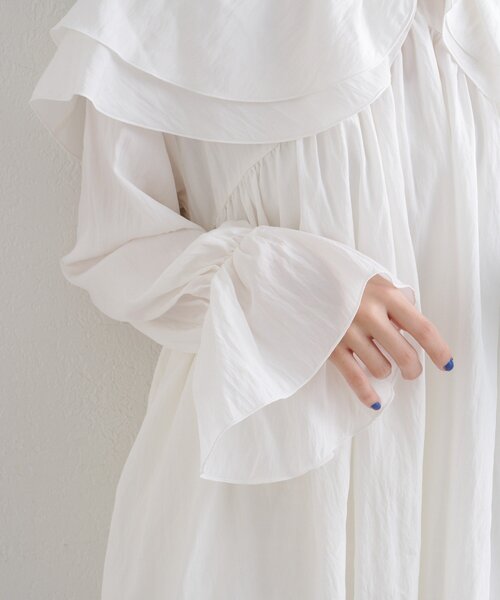 w closet(ダブルクローゼット)の「Wフリルチュニックブラウス(シャツ/ブラウス・レディース・ホワイト/オフホワイト/ブラック・FREE)」の10枚目の写真