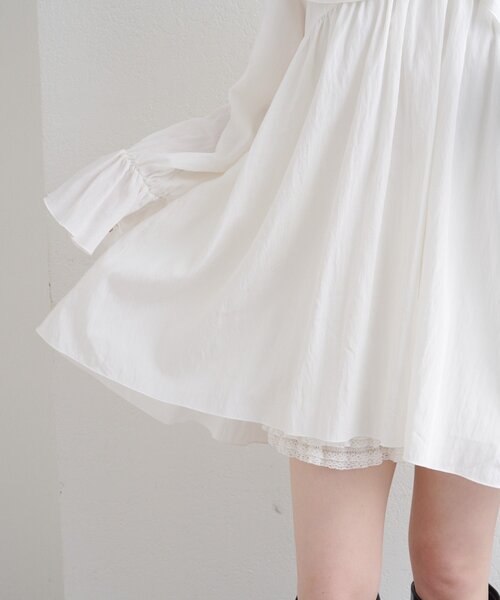 w closet(ダブルクローゼット)の「Wフリルチュニックブラウス(シャツ/ブラウス・レディース・ホワイト/オフホワイト/ブラック・FREE)」の11枚目の写真