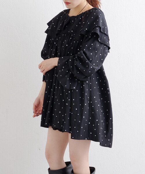 w closet(ダブルクローゼット)の「Wフリルチュニックブラウス(シャツ/ブラウス・レディース・ホワイト/オフホワイト/ブラック・FREE)」の21枚目の写真