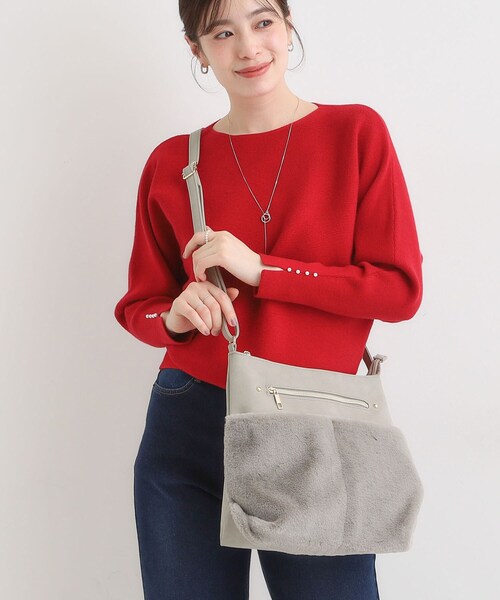 SHOO・LA・RUE(シューラルー)の「ポケットフェイクファーショルダーバッグ(ショルダーバッグ・レディース・ナチュラル/ブラウン系/ブラック・00)」の3枚目の写真