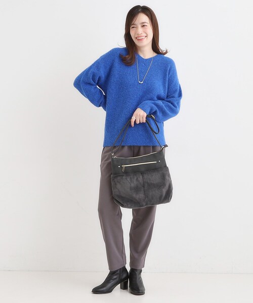 SHOO・LA・RUE(シューラルー)の「ポケットフェイクファーショルダーバッグ(ショルダーバッグ・レディース・ナチュラル/ブラウン系/ブラック・00)」の5枚目の写真
