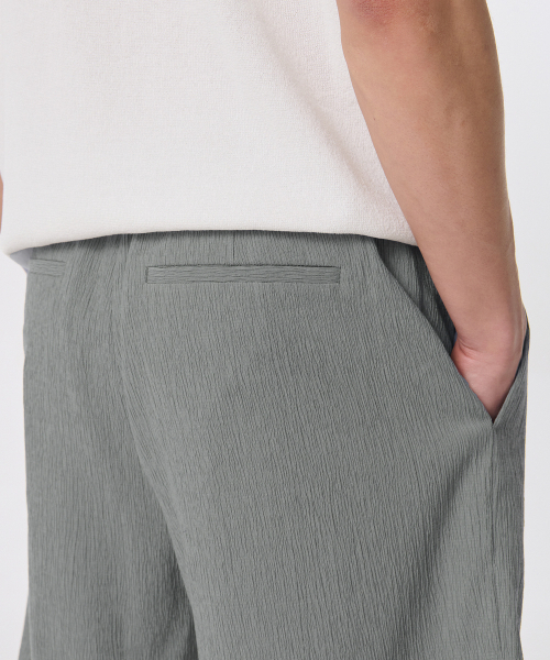 MUSINSA STANDARD（ムシンサスタンダード）の「クリンクルワンタックワイドバンディングショーツ[グレー]（その他パンツ・メンズ・その他・32/30/26/28/40/38/42/36/34）」の5枚目の写真