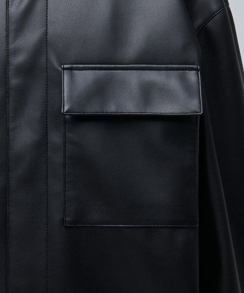 MUSINSA STANDARD（ムシンサスタンダード）の「シンセティックレザーオーバーサイズミニマルトラッカージャケット[ブラック]（ライダースジャケット・メンズ・その他・MEDIUM/LARGE/X-LARGE/XX-LARGE）」の8枚目の写真