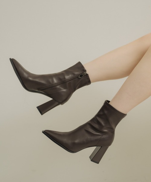 NEUNA（ヌナ）の「ポインテッドトゥショートブーツ（ブーツ・レディース・ブラック/ブラウン・36/39/38）」の3枚目の写真
