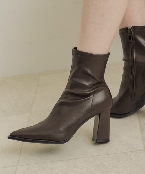 NEUNA（ヌナ）の「ポインテッドトゥショートブーツ（ブーツ・レディース・ブラック/ブラウン・36/39/38）」の5枚目の写真