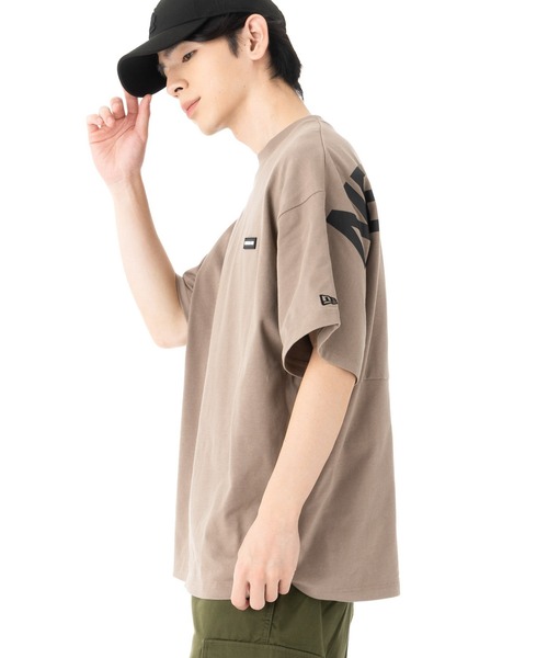 NEW ERA(ニューエラ)の「ニューエラ 半袖Tシャツ オーバーサイズ バックプリント(Tシャツ/カットソー・メンズ・ブラック/ベージュ/ホワイト・L/M/S/XXL/XL)」の7枚目の写真