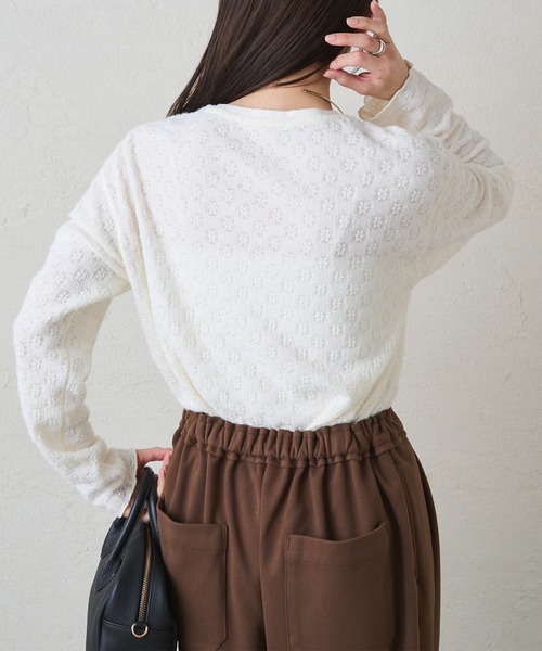 PUAL CE CIN(ピュアルセシン)の「シャギー花柄ストレッチジャガードプルオーバー(Tシャツ/カットソー・レディース・スミクロ/アイボリー・FREE)」の4枚目の写真