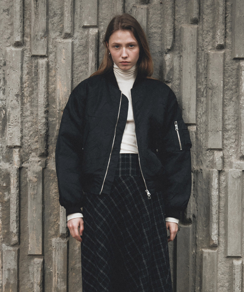 MAIS(マイス)の「ALPHA CREASE MA-1 JACKET / BLACK(ブルゾン・レディース・ブラック・FREE)」の1枚目の写真