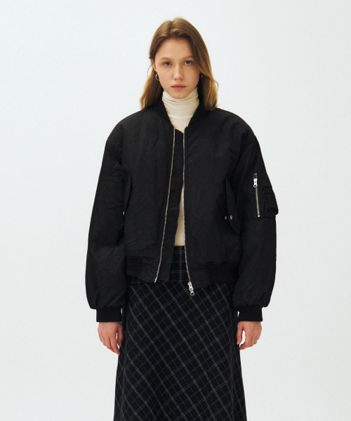 MAIS(マイス)の「ALPHA CREASE MA-1 JACKET / BLACK(ブルゾン・レディース・ブラック・FREE)」の3枚目の写真