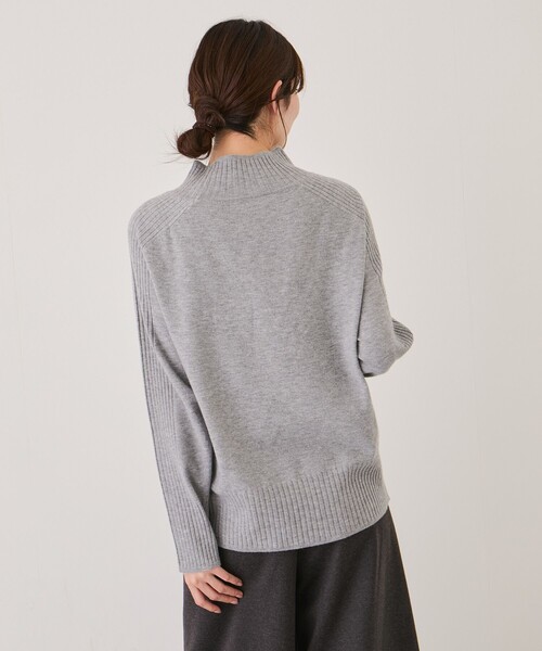 Jayro(ジャイロ)の「エポレットショルダーワイドハイネックプルオーバー(ニット/セーター・レディース・グレー/ブルー/ブラック/ホワイト系その他/レッド/ピンク/ベージュ・M)」の15枚目の写真