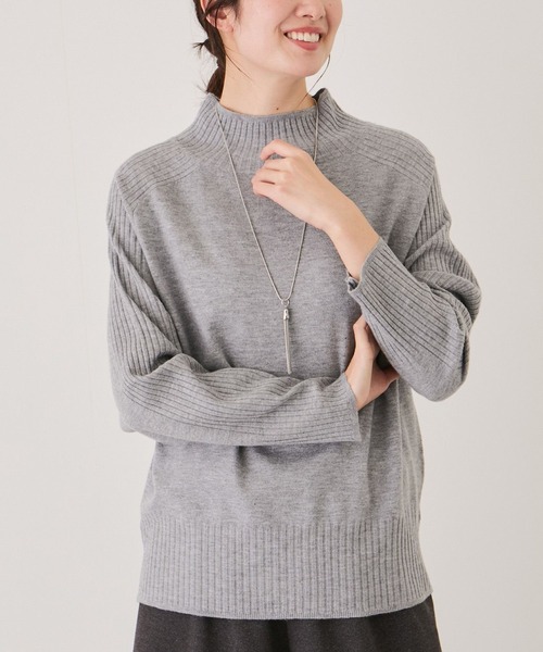 Jayro(ジャイロ)の「エポレットショルダーワイドハイネックプルオーバー(ニット/セーター・レディース・グレー/ブルー/ブラック/ホワイト系その他/レッド/ピンク/ベージュ・M)」の3枚目の写真