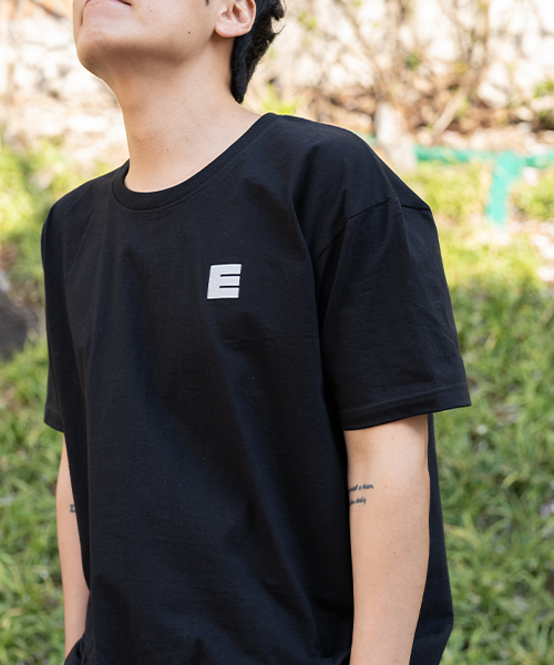 EXCURSE(エクスカース)の「EロゴオーバーサイズハーフTシャツブラック(Tシャツ/カットソー・レディース・その他・MEDIUM/LARGE)」の3枚目の写真