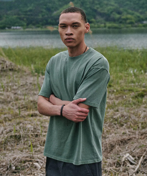 FAKE CAMPER（フェイクキャンパー）の「ベーシックピグメント半袖Tシャツ[カーキ]（Tシャツ/カットソー・メンズ・カーキ・SMALL/MEDIUM/LARGE/X-LARGE/XX-LARGE）」の2枚目の写真