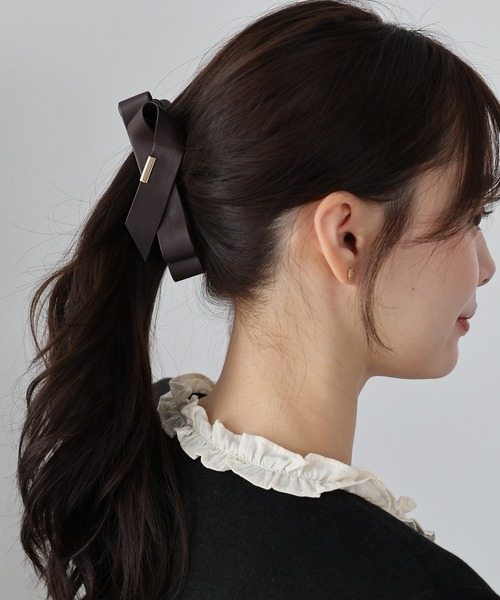 BLUEEAST（ブルーイースト）の「《新色追加》フェイクレザーリボンバナナクリップ（バレッタ/ヘアクリップ・レディース・ブラウン/ブラック/ベージュ/アイボリー・FREE）」の3枚目の写真