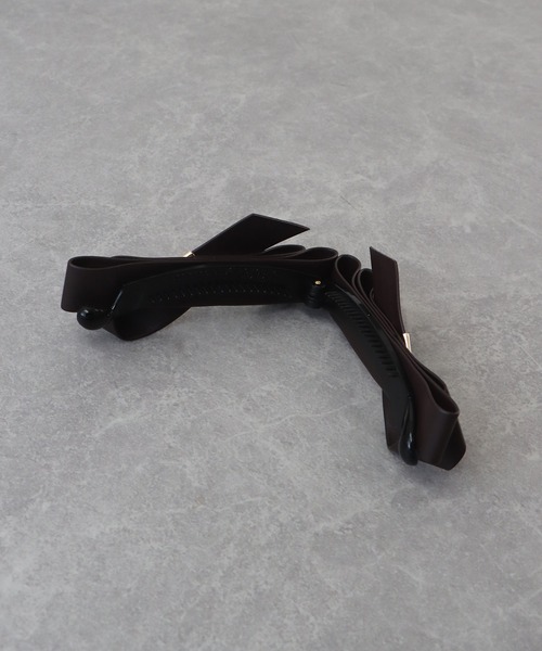 BLUEEAST（ブルーイースト）の「《新色追加》フェイクレザーリボンバナナクリップ（バレッタ/ヘアクリップ・レディース・ブラウン/ブラック/ベージュ/アイボリー・FREE）」の13枚目の写真