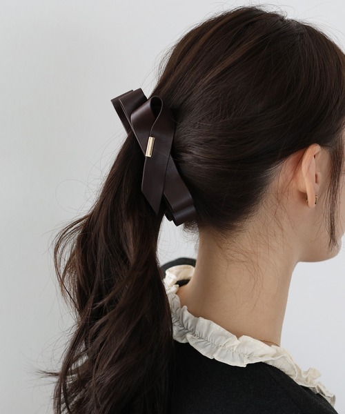 BLUEEAST（ブルーイースト）の「《新色追加》フェイクレザーリボンバナナクリップ（バレッタ/ヘアクリップ・レディース・ブラウン/ブラック/ベージュ/アイボリー・FREE）」の6枚目の写真