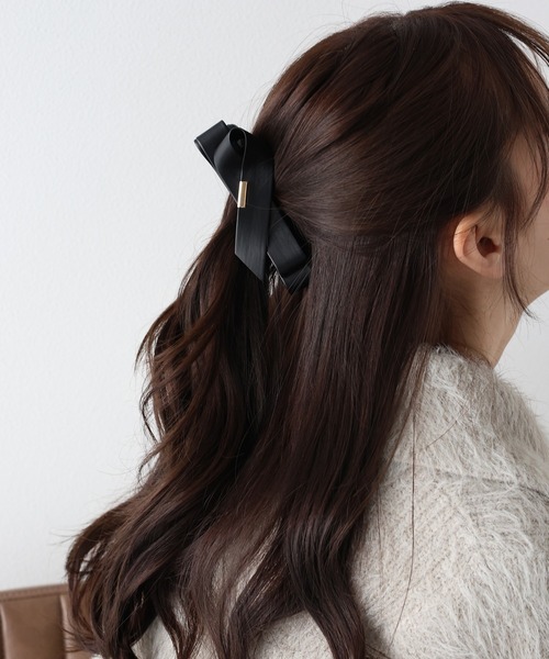 BLUEEAST（ブルーイースト）の「《新色追加》フェイクレザーリボンバナナクリップ（バレッタ/ヘアクリップ・レディース・ブラウン/ブラック/ベージュ/アイボリー・FREE）」の7枚目の写真