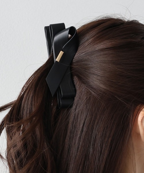 BLUEEAST（ブルーイースト）の「《新色追加》フェイクレザーリボンバナナクリップ（バレッタ/ヘアクリップ・レディース・ブラウン/ブラック/ベージュ/アイボリー・FREE）」の8枚目の写真
