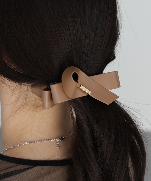BLUEEAST（ブルーイースト）の「《新色追加》フェイクレザーリボンバナナクリップ（バレッタ/ヘアクリップ・レディース・ブラウン/ブラック/ベージュ/アイボリー・FREE）」の21枚目の写真