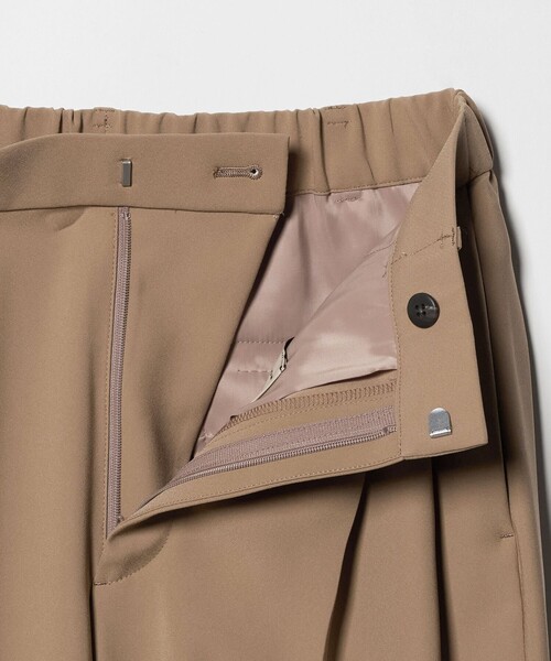 UNITED ARROWS(ユナイテッドアローズ)の「P 2タック ワイドパンツ ‐吸水速乾 帯電防止 接触冷感 ウォッシャブル‐(スラックス・レディース・ネイビー/ブラック/ライトブルー/ライラック/グレー系/ライトピンク/ベージュ/ダークブラウン・34/40/36/38)」の15枚目の写真
