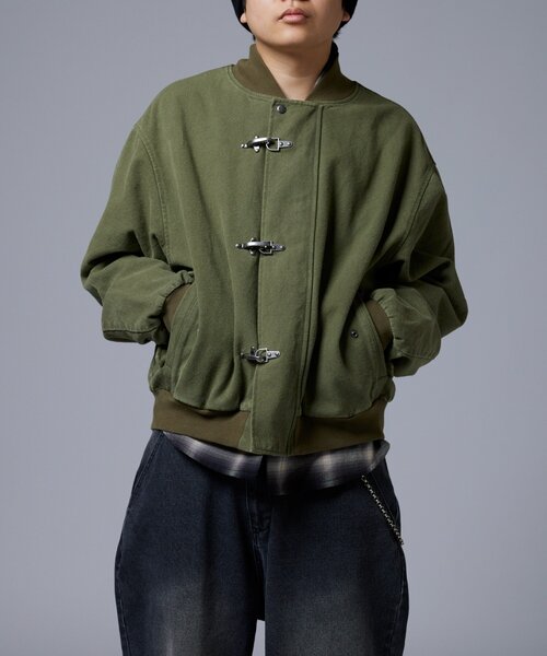 WHO'S WHO gallery（フーズフーギャラリー）の「【KOOKY'N】ファイヤーマンダックMA1（MA-1・レディース・ホワイト/ブラック/カーキ・FREE）」の7枚目の写真