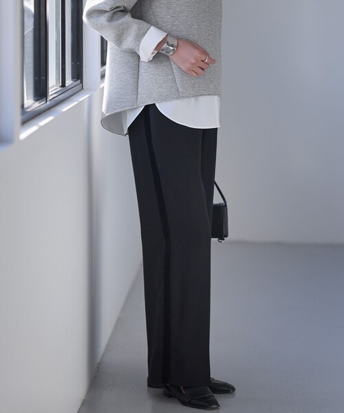 ICB(アイシービー)の「ベルベットライン トラックワイドパンツ(その他パンツ・レディース・ブラック系/ベージュ系/ネイビー系・LARGE/X-LARGE)」の3枚目の写真