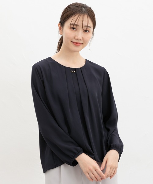 Honeys(ハニーズ)の「アクセ付裾タックブラウス(シャツ/ブラウス・レディース・アイボリー/ピンク系その他/ネイビー/ホワイト系その他・L/LL/M/S)」の9枚目の写真