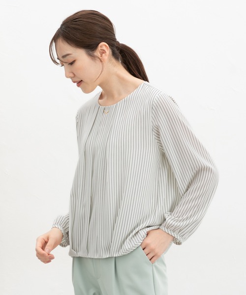Honeys(ハニーズ)の「アクセ付裾タックブラウス(シャツ/ブラウス・レディース・アイボリー/ピンク系その他/ネイビー/ホワイト系その他・L/LL/M/S)」の13枚目の写真