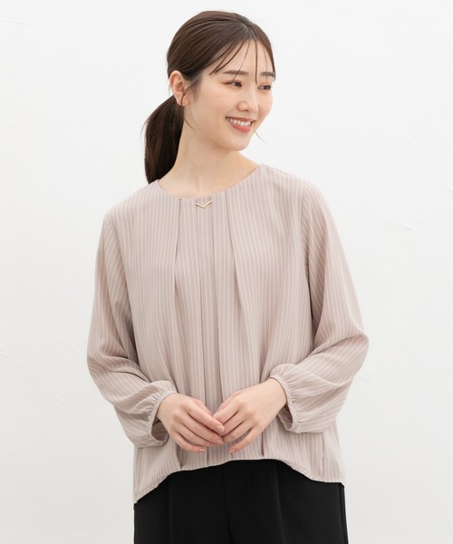 Honeys(ハニーズ)の「アクセ付裾タックブラウス(シャツ/ブラウス・レディース・アイボリー/ピンク系その他/ネイビー/ホワイト系その他・L/LL/M/S)」の15枚目の写真