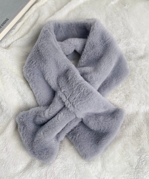 CALIFORNIA OUTFITTERS（カリフォルニア アウトフィッターズ）の「12E2-NK フェイクファー クロスマフラー 差し込みマフラー（マフラー・レディース・ベージュ/ブラック/ライトベージュ/グレー・ONESIZE）」の3枚目の写真