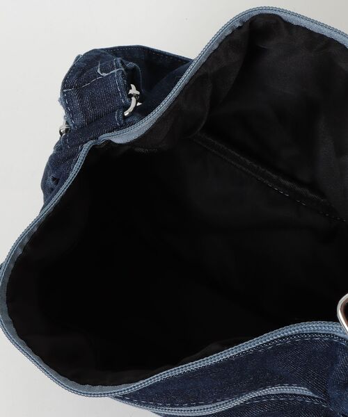 crossi(クロッシー)の「3ファスナー ヴィンテージ風デニムショルダーバッグ(ショルダーバッグ・レディース・ブルー/ブラック/ネイビー・F)」の4枚目の写真