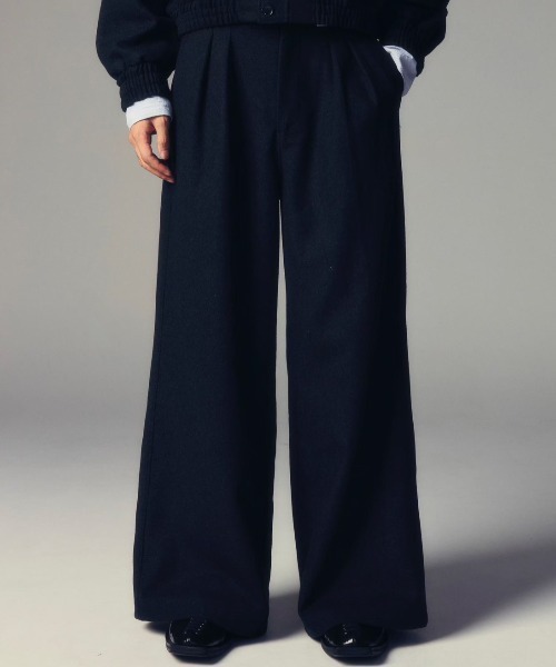 CS(シーエス)の「【CS】two tuck wool wide trousers / 【シーエス】ツータックウールワイドトラウザーズ(その他パンツ・メンズ・ダークグレー・02/01)」の1枚目の写真