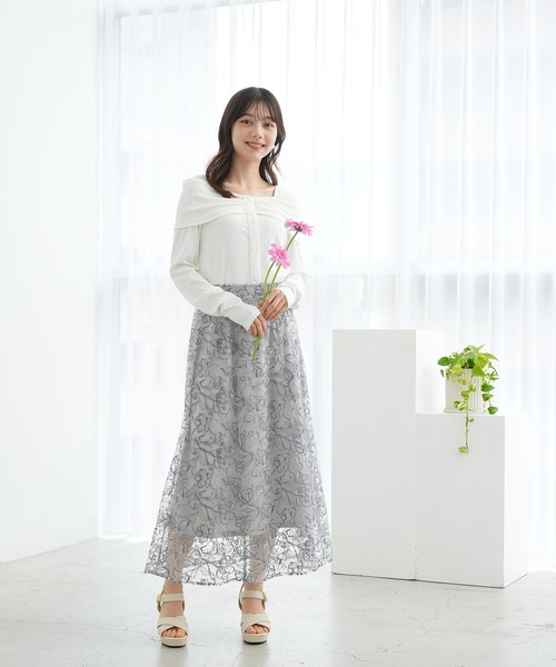 ASTORIA ODIER（アストリアオディール）の「フラワー刺繍チュールスカート（スカート・レディース・ベージュ/ブルー・LARGE/MEDIUM）」の2枚目の写真