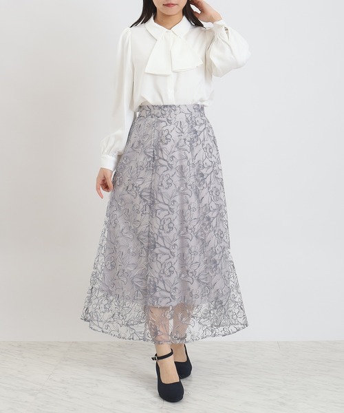 ASTORIA ODIER（アストリアオディール）の「フラワー刺繍チュールスカート（スカート・レディース・ベージュ/ブルー・LARGE/MEDIUM）」の3枚目の写真