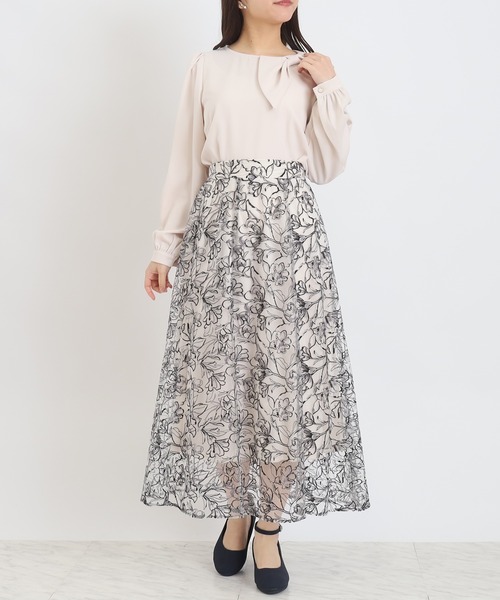 ASTORIA ODIER（アストリアオディール）の「フラワー刺繍チュールスカート（スカート・レディース・ベージュ/ブルー・LARGE/MEDIUM）」の12枚目の写真