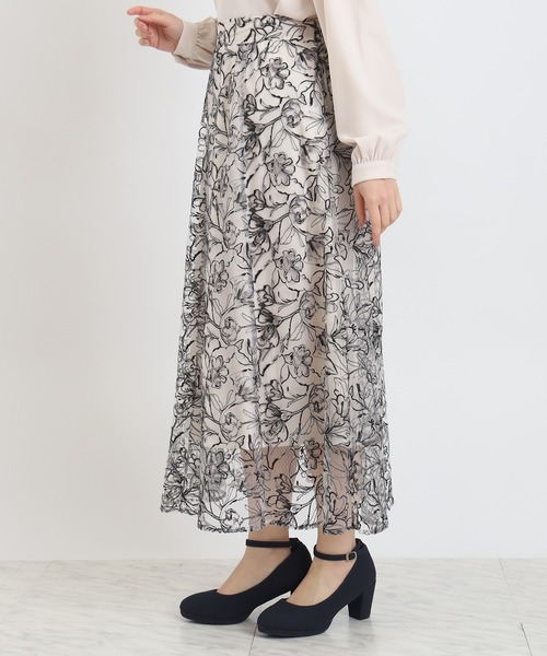 ASTORIA ODIER（アストリアオディール）の「フラワー刺繍チュールスカート（スカート・レディース・ベージュ/ブルー・LARGE/MEDIUM）」の9枚目の写真