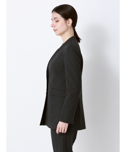 SUIT SQUARE（スーツスクエア）の「ジャケット Vカラー ウォッシャブル ストレッチ シャンブレーツイル 無地 anysy（ノーカラージャケット・レディース・グレー・36(7号)/38(9号)/40(11号)）」の5枚目の写真