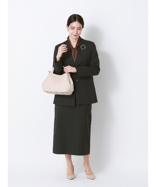 SUIT SQUARE（スーツスクエア）の「ジャケット Vカラー ウォッシャブル ストレッチ シャンブレーツイル 無地 anysy（ノーカラージャケット・レディース・グレー・36(7号)/38(9号)/40(11号)）」の3枚目の写真