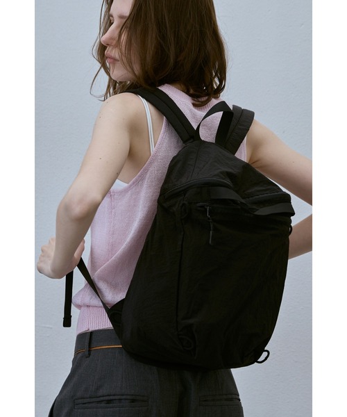 un/neu(アンノイ)の「リップストップコンパクトデイパック / リュック / A4、PC収納可能(14inch)(バックパック/リュック・レディース・ブルー/アイボリー/ブラック・FREE)」の2枚目の写真